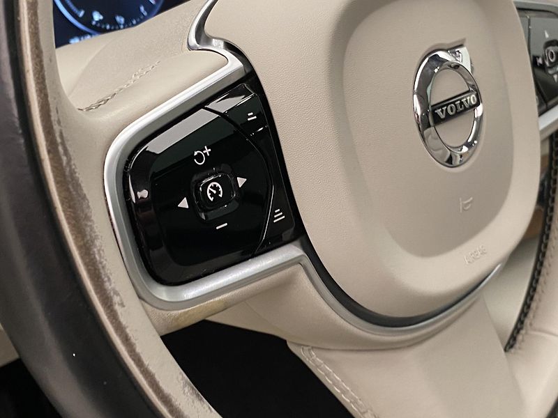 Volvo XC90 D5 AWD INSCRIPTION REZERVACE - fotka 19 z 56