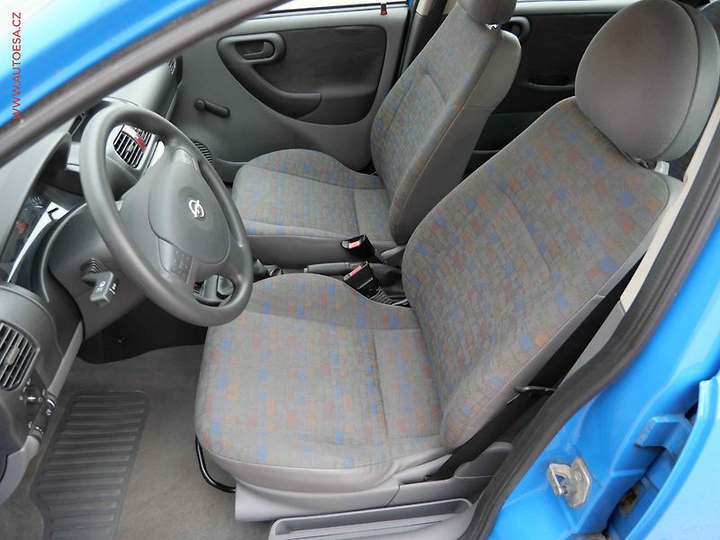 Opel Corsa (2001) 1.0i, ČR - fotka 9 z 13