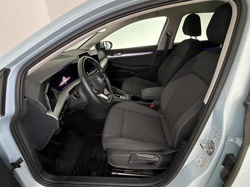 Volkswagen Golf Life DSG - fotka 7 z 29