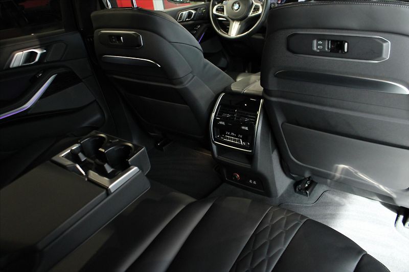 BMW X7 xDrive40d M Sport DAProf/ExDrP - fotka 33 z 43