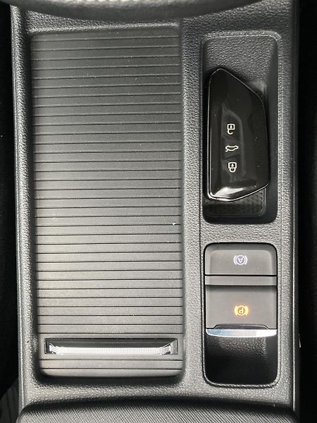 Škoda Octavia COMBI 2.0 TDI AMBITION - fotka 29 z 31
