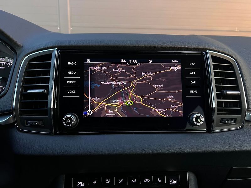 Škoda Karoq 1.0 TSI-Ambition P.KAMERA - fotka 88 z 98