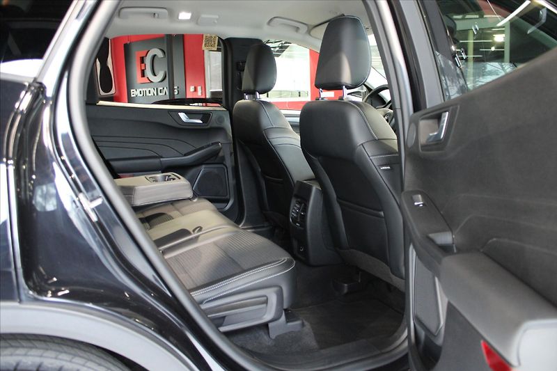Ford Kuga TDCi AWD Titanium X ACC/BLIS/B - fotka 27 z 32