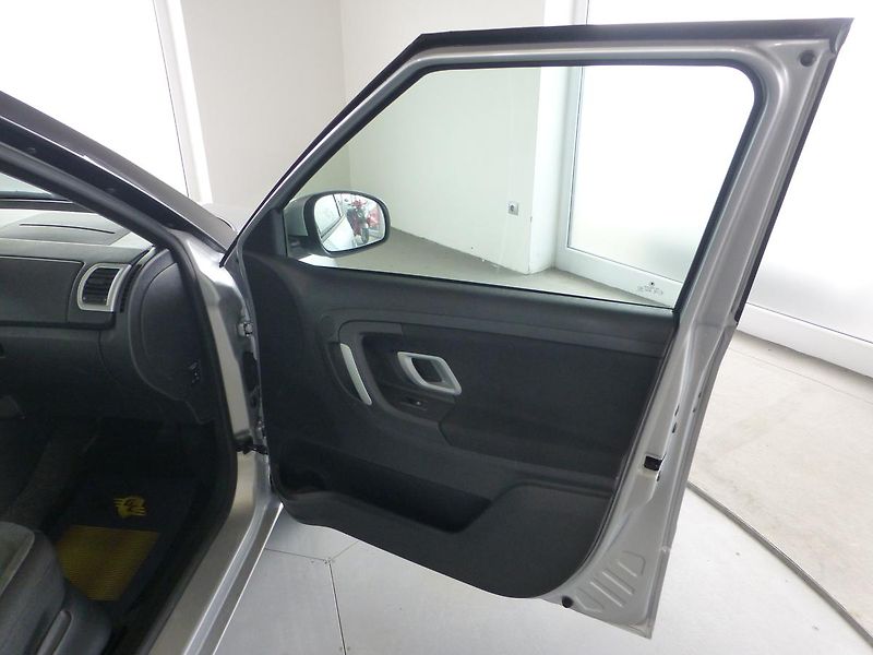 Škoda Fabia (2009) 1,6I-77KW*PARK.S**AC**VYHŘ.SED - fotka 15 z 25