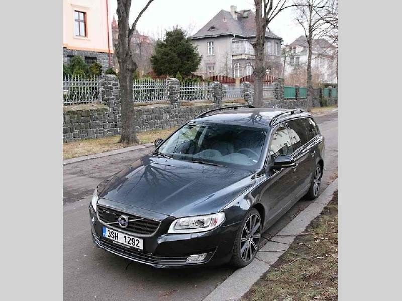 Volvo V70.