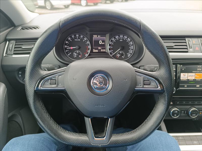 Škoda Octavia 2,0 TDi Style - fotka 14 z 18