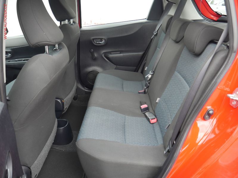 Toyota Yaris (2012) 1.3 VVT-I, ČR, AC, park - fotka 10 z 20