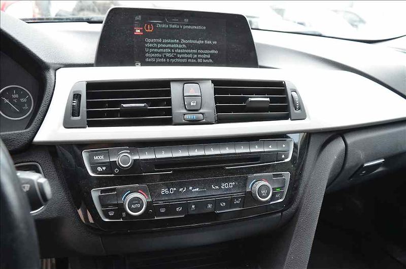 BMW Řada 3 (2016) 320D XDRIVE TOURING AT - fotka 17 z 25