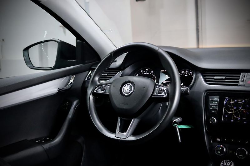 Škoda Octavia 3 Combi 1.4 TSI 110 kW - fotka 14 z 28
