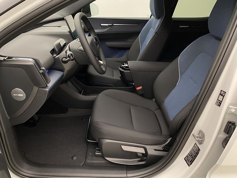 Volvo EX30 (2026) CROSS COUNTRY P5 LONG R. PLUS - fotka 3 z 69