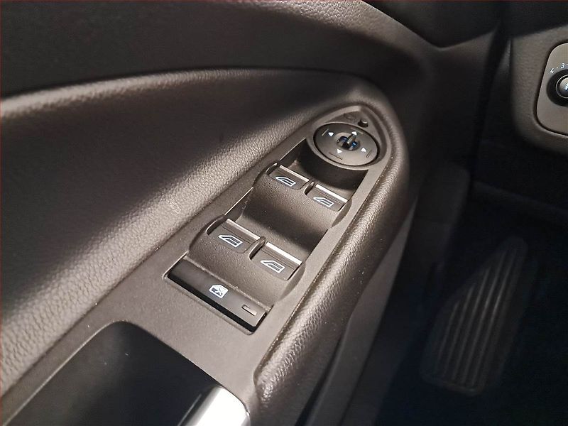 Ford Kuga (2018) 2.0 TDCi, Serv.kniha, Navi - fotka 15 z 20