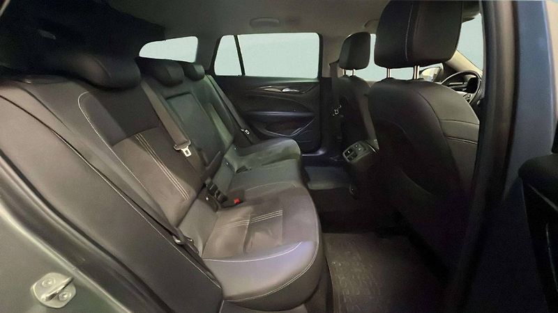 Opel Insignia Sports Tourer Innovation D 2.0 - fotka 23 z 32