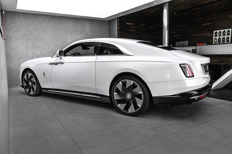 Rolls-Royce Spectre - fotka 7 z 28
