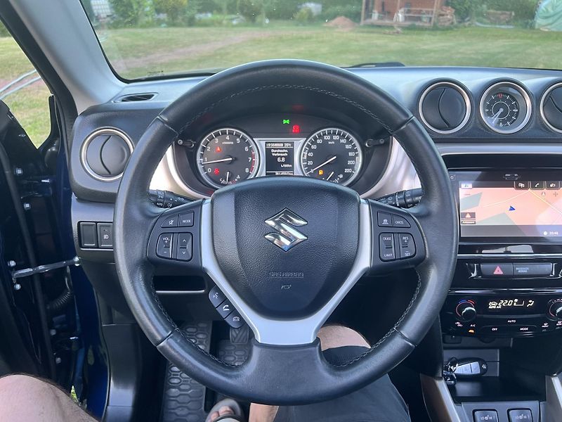 Suzuki Vitara 1,6 88KW,4x4,NAVI,PANORAMA - fotka 38 z 47