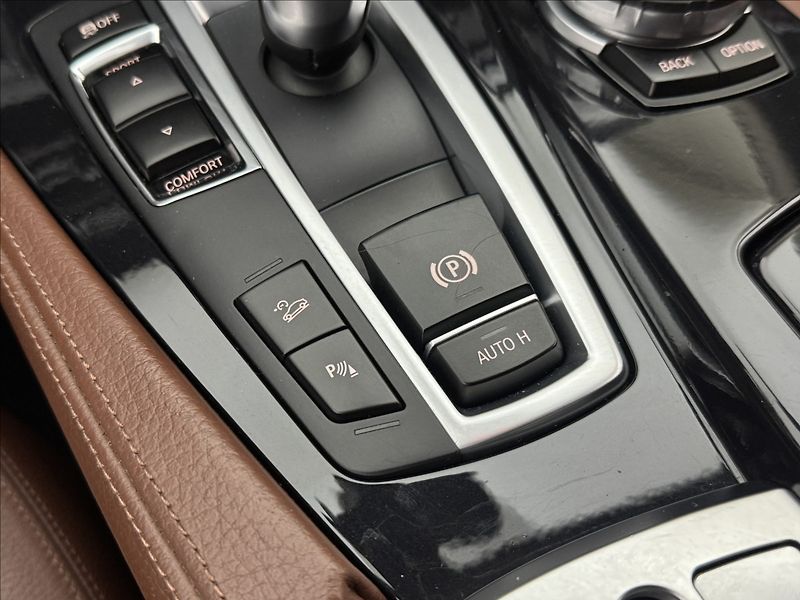 BMW Řada 5 2,0 4X4 KŮŽE SERVIS KAMERA ČR - fotka 26 z 38