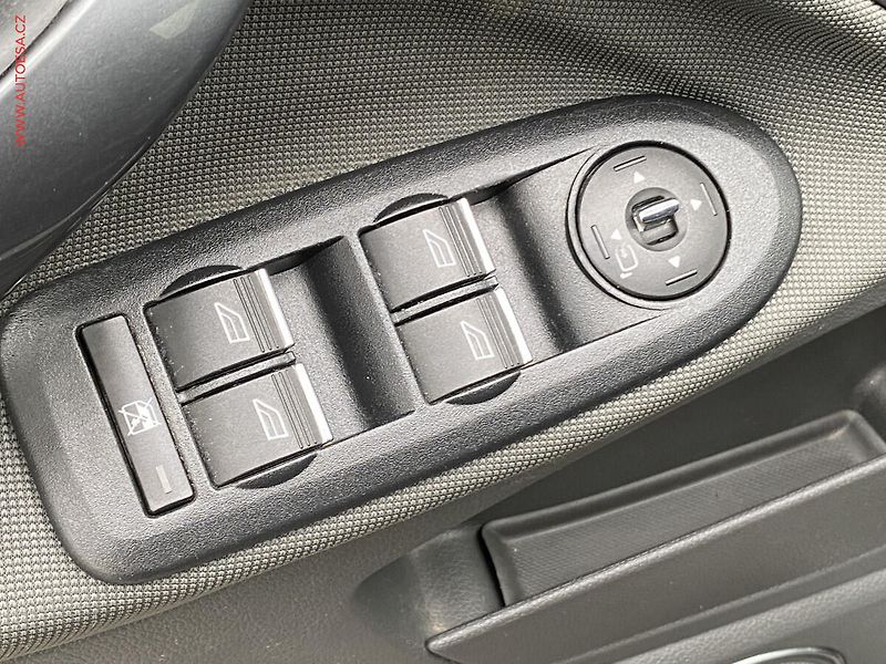 Ford Kuga (2011) 2.0 TDCi, Titanium, bixen - fotka 11 z 18