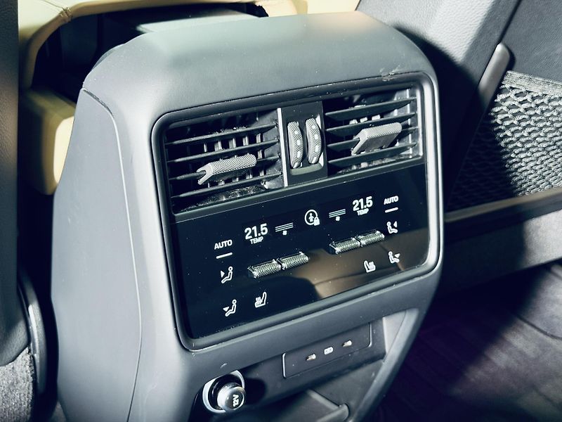 Porsche Cayenne (2023) S*V8*SPORTDESIGN*ZÁRUKA*MAX.VY - fotka 38 z 43
