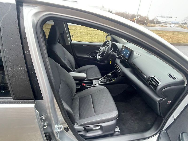 Toyota Yaris 1.5 Hybrid 116HP Style - fotka 26 z 28