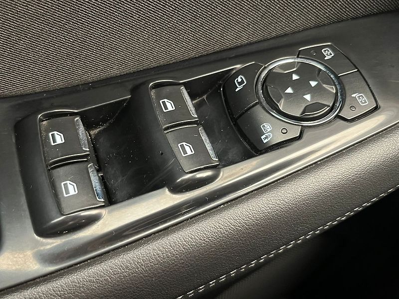Ford Galaxy 2,0 TDCi Titanium 132kw manuál - fotka 23 z 64