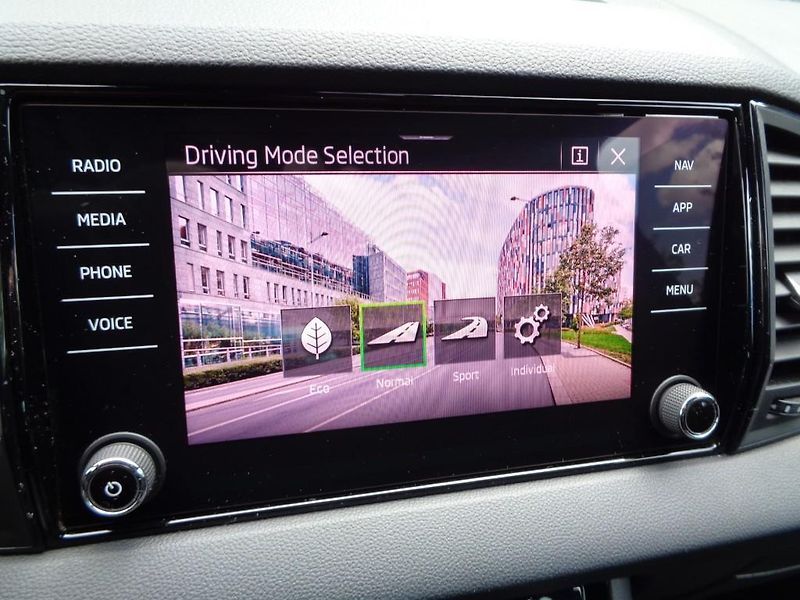 Škoda Karoq 1.5 TSI SPORTLINE  110 KW - fotka 19 z 28