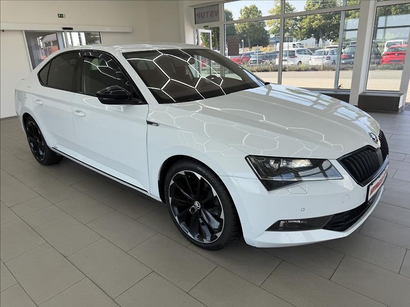 Škoda Superb 2,0 TDi, Sportline, Navi, DSG - fotka 7 z 36