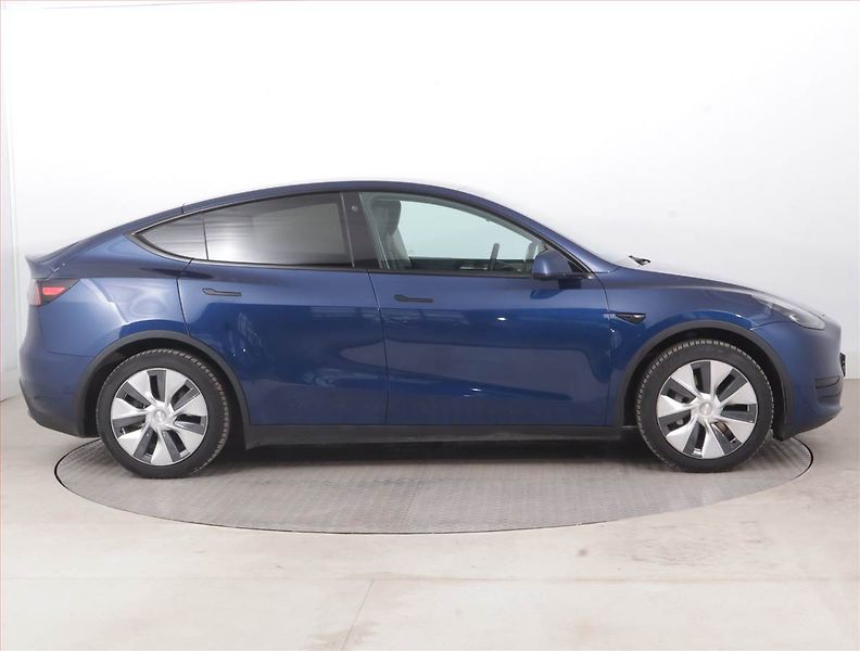Tesla Model Y (2023) RWD LFP 60kWh, SoH 95% - fotka 6 z 23