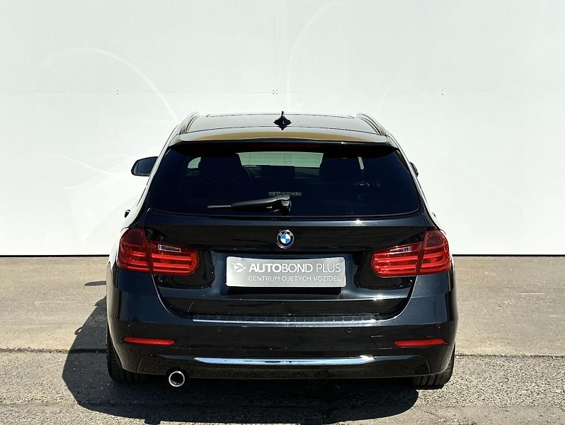 BMW Řada 3 320d 135kW xDrive - fotka 9 z 26