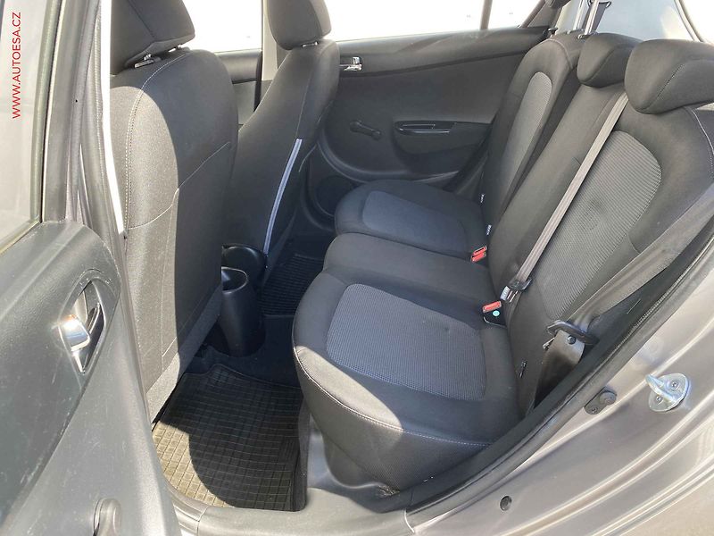 Hyundai i20 (2013) 1.2i, 1.maj,ČR, AC, 1 - fotka 10 z 16