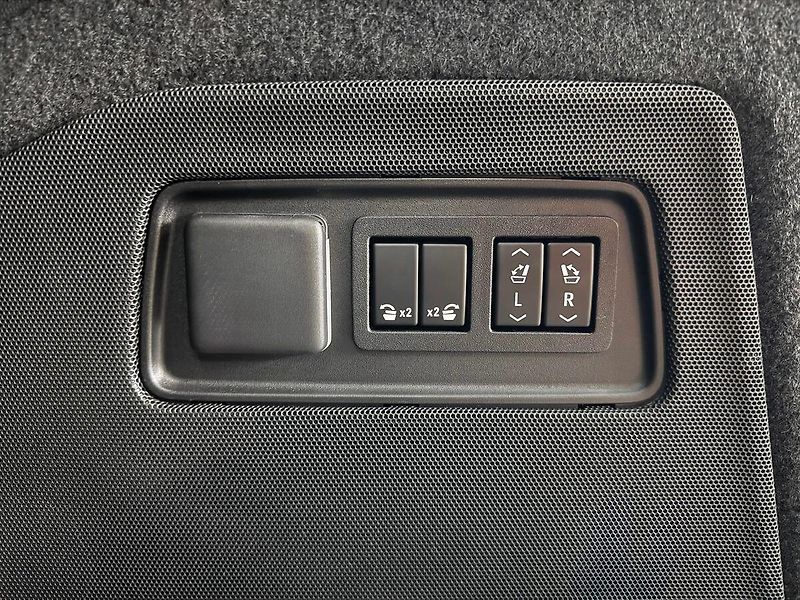 Cadillac Escalade 6.2 V8 AWD ESV SPORT PLATINUM, - fotka 36 z 40