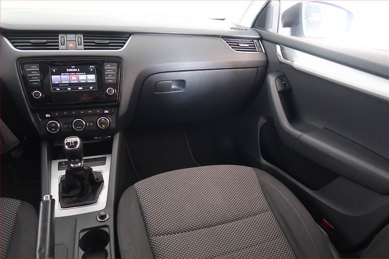 Škoda Octavia (2014) Ambition 1.6 TDI, Navi - fotka 8 z 18