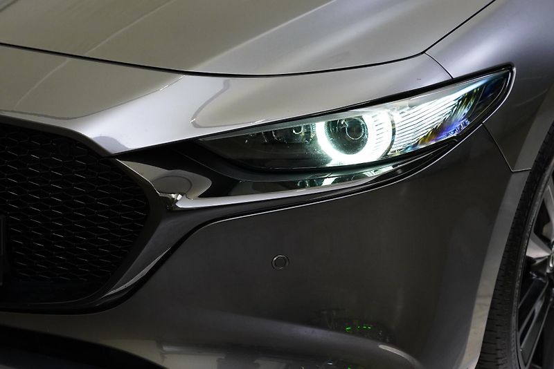 Mazda 3 - fotka 9 z 27