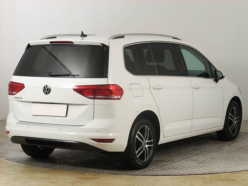 Volkswagen Touran (2021) 1.5 TSI - fotka 5 z 18