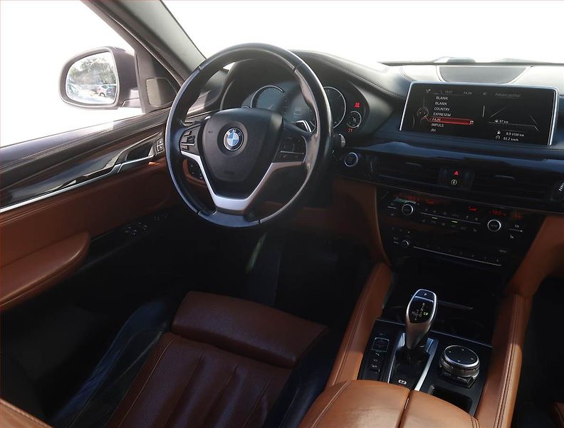 BMW X6 (2015) xDrive40d - fotka 7 z 21