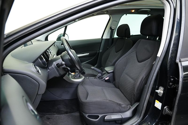 Peugeot 308 - fotka 11 z 23