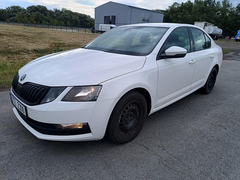 Škoda Octavia III 2.0 TDI - fotka 2 z 42