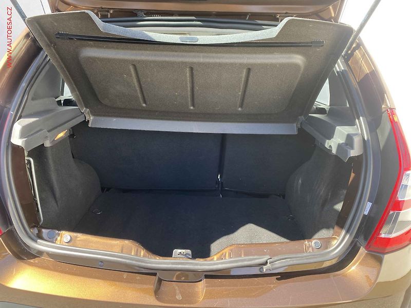 Dacia Sandero (2012) 1.6i, 2.maj, AC - fotka 7 z 15