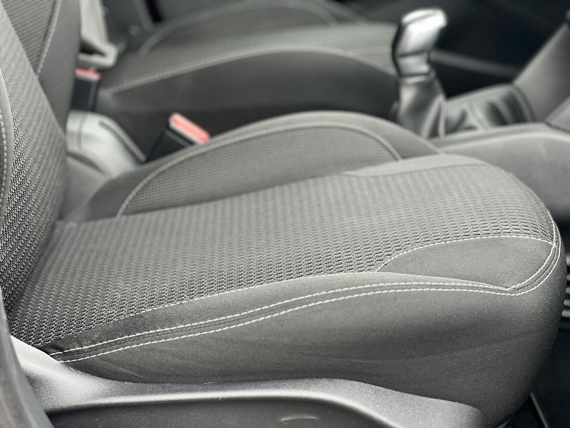 Peugeot 208 1.2i LPG KLIMA NAVI KAMERA ALU - fotka 31 z 41