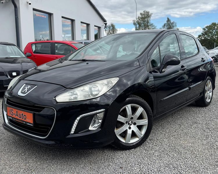 Peugeot 308 (2013) - fotka 1 z 12