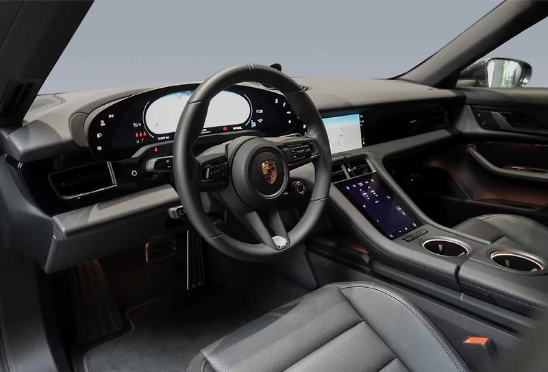 Porsche Taycan 4 Cross Turismo InnoDrive 360 - fotka 13 z 24