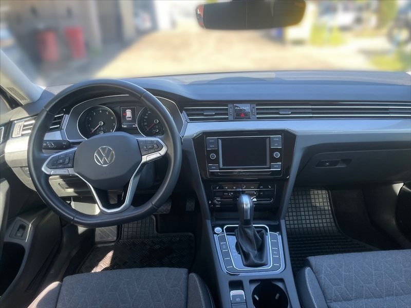 Volkswagen Passat 1,5 TSI Business AT - fotka 9 z 11