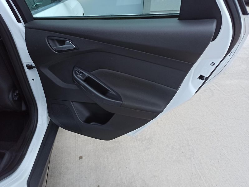 Ford Focus 1.5TDCi 88kW ČR,1.MAJ.TITANIUM - fotka 26 z 30