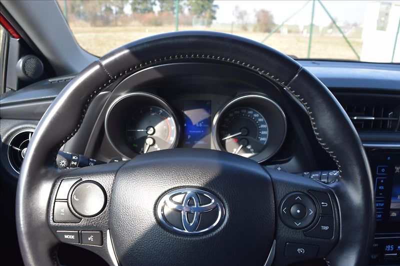Toyota Auris 1,2 i 85KW XENONY AUTOMAT ALU - fotka 40 z 55