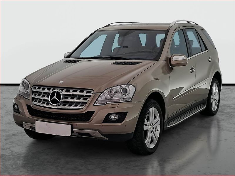 Mercedes-Benz Třídy M (2008) ML 420 CDI - fotka 2 z 17