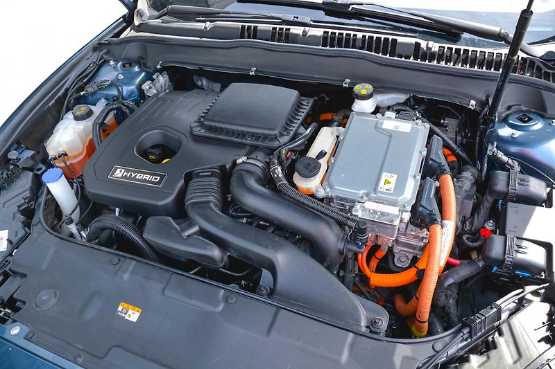 Ford Mondeo (2020) 2.0 187ps Hybrid ecvT VIGNALE  - fotka 10 z 40