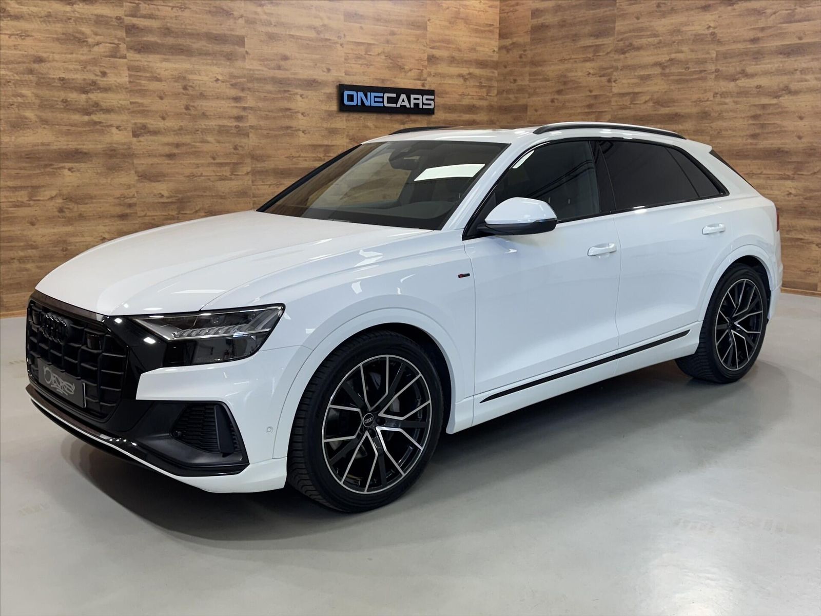 Audi Q8 50 TDi S-LINE ZÁRUKA