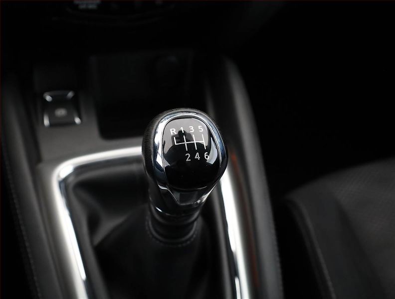 Nissan Qashqai (2016) 1.6 DIG-T, ČR,1.maj - fotka 12 z 17