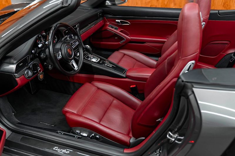 Porsche 911 Turbo - fotka 9 z 21