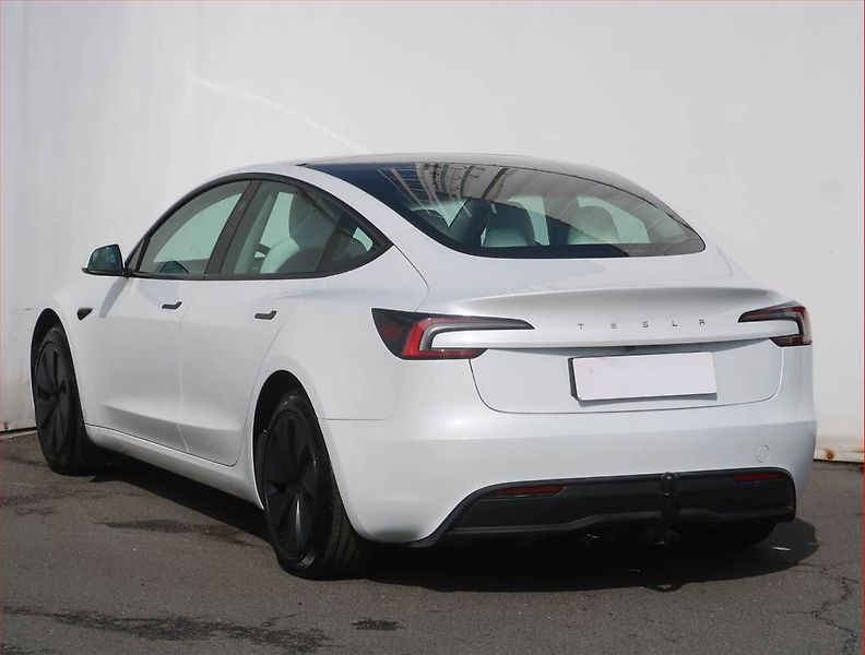 Tesla Model 3 (2024) Standard Range 60kWh, SoH 97% - fotka 4 z 25