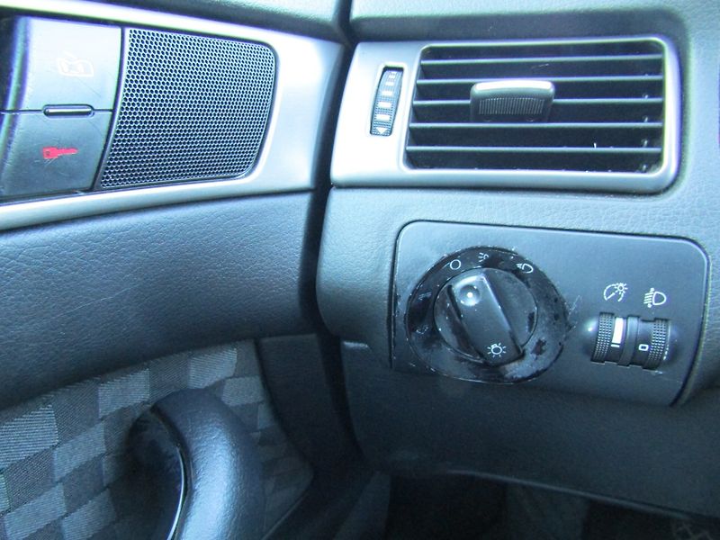 Audi A6 (2003) 1.9 TDI 96kW 2 SADY PNEU - fotka 29 z 33