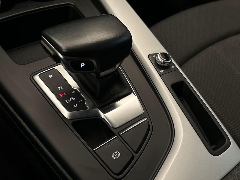 Audi A4 Avant (2021) 30 TDi S-line Bussines S troni - fotka 21 z 21